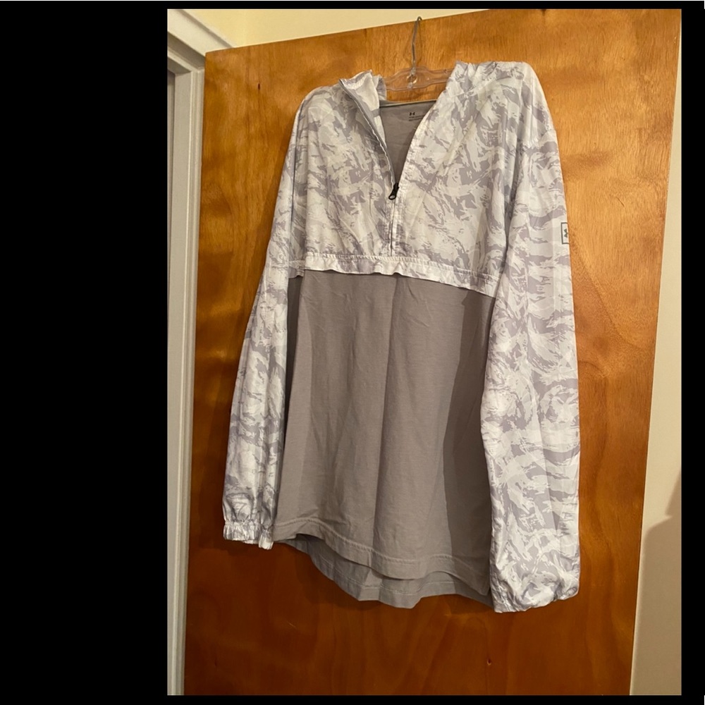 Under Armour 1/4 lightweight with hood